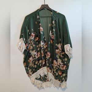 Entro Floral Kimono Fringe Medium Feminine Wrap Excel Used Condition Flowery